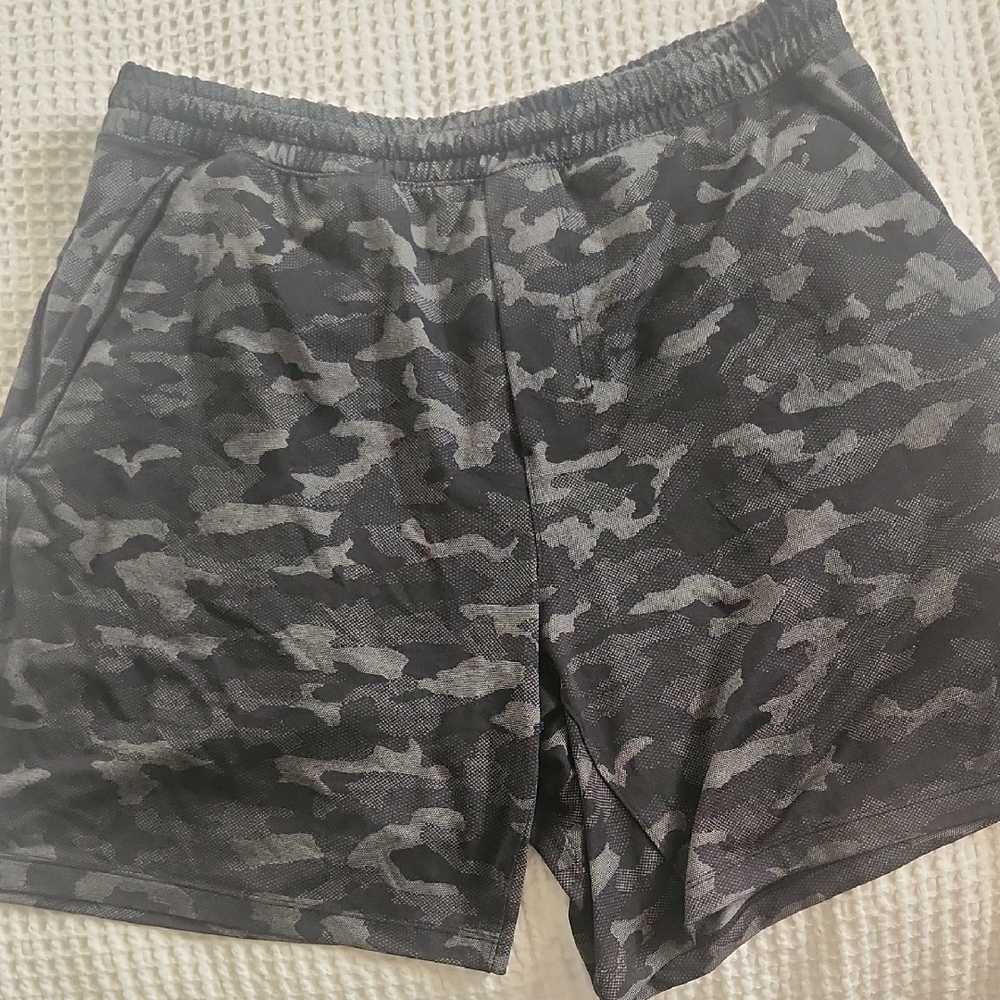 Camo Lululemon Linerless Pace Breaker Short